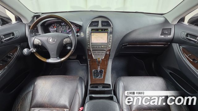 Lexus ES — interior
