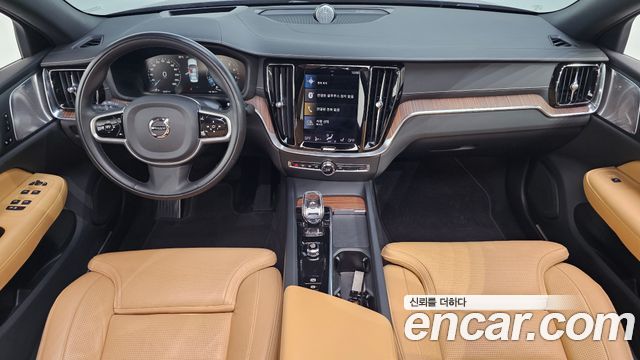 Volvo S60 — interior