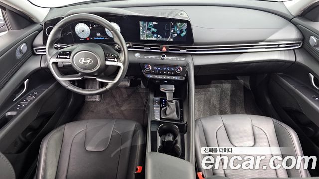 Hyundai Avante — interior
