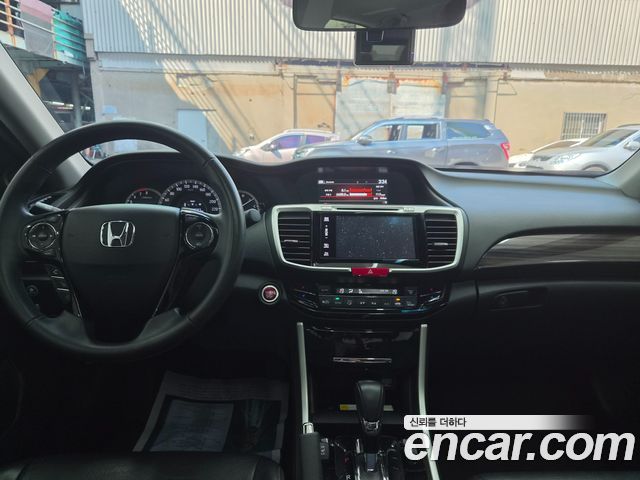 Honda Accord — interior