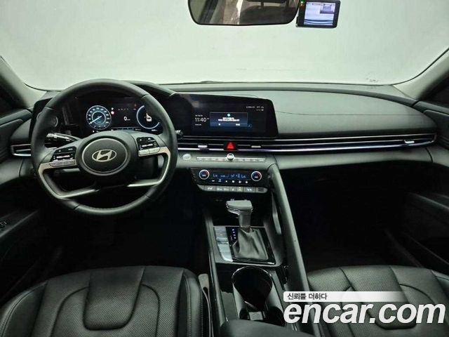 Hyundai Avante — interior