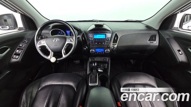 Hyundai Tucson — interior