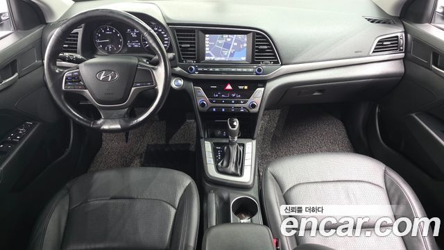 Hyundai Avante — interior