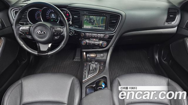 Kia K5 — interior