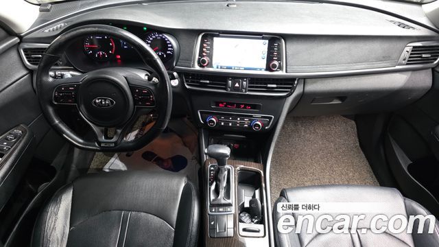 Kia K5 — interior