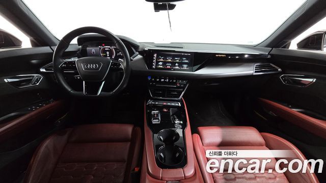 Audi e-tron GT — interior