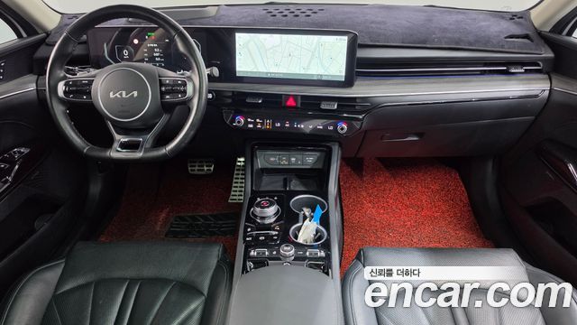 Kia K5 — interior