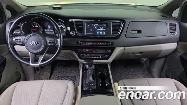 Kia Carnival — interior