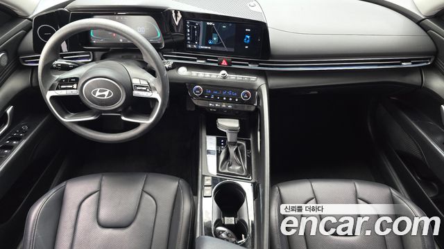 Hyundai Avante — interior