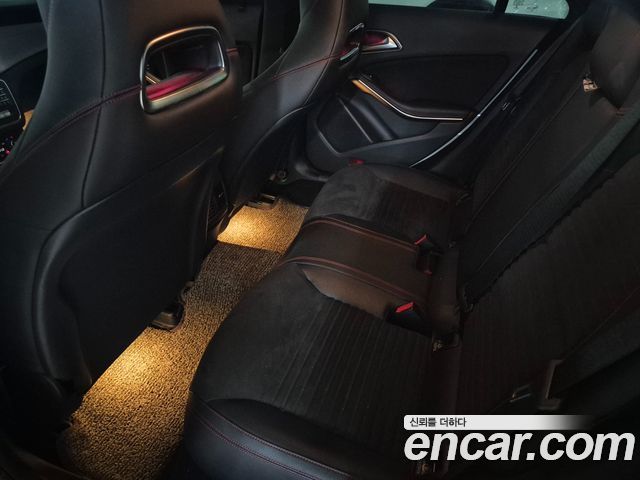 Mercedes-Benz CLA-Class — interior