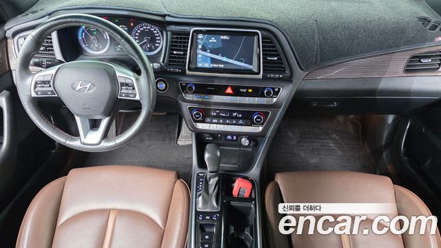 Hyundai Sonata — interior