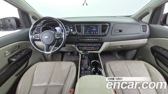 Kia Carnival — interior