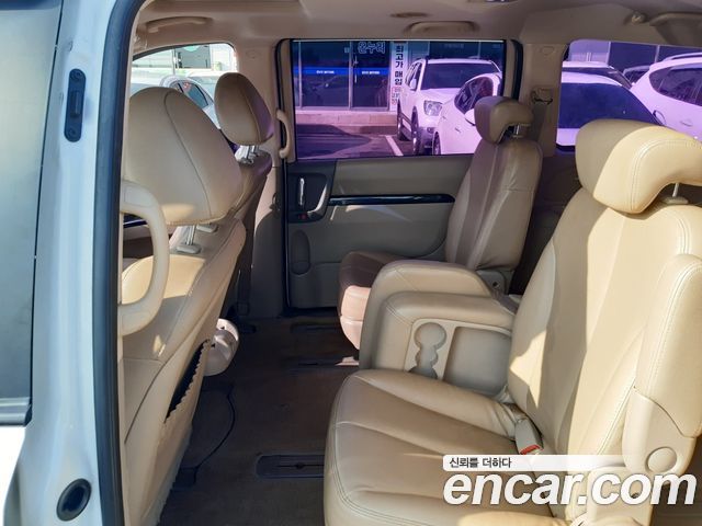 Kia Carnival — interior