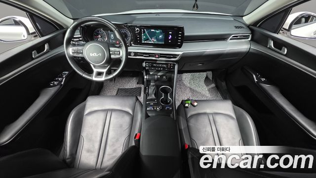 Kia K5 — interior