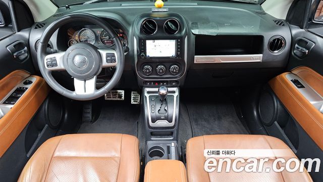 Jeep Compass — interior