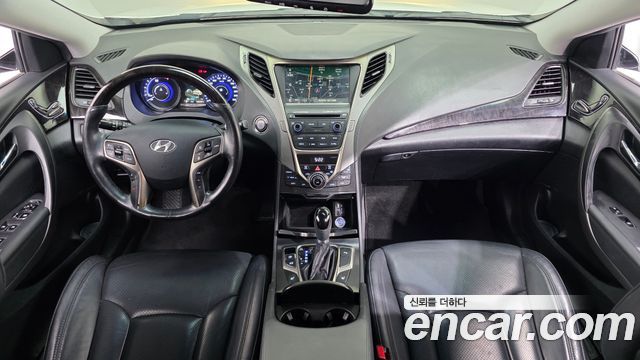 Hyundai Grandeur — interior