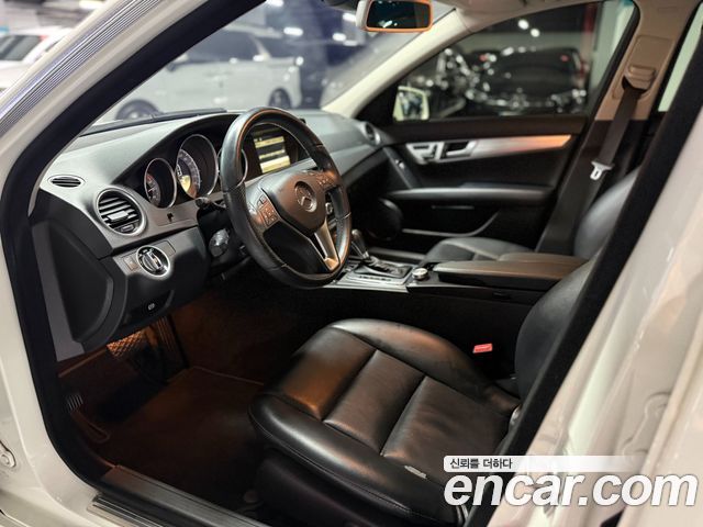 Mercedes-Benz C-Class — interior