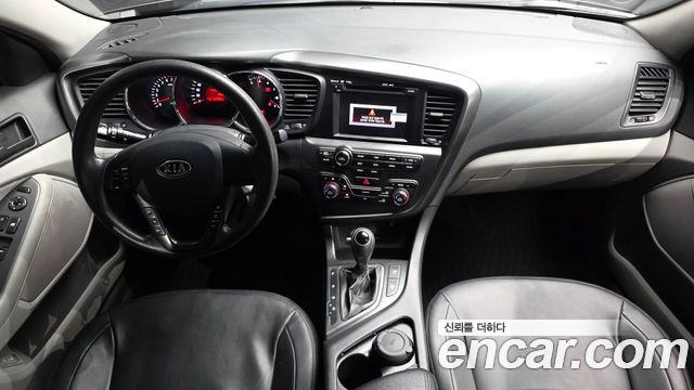 Kia K5 — interior