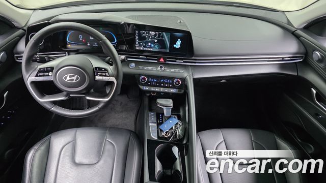 Hyundai Avante — interior