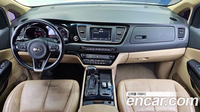 Kia Carnival — interior