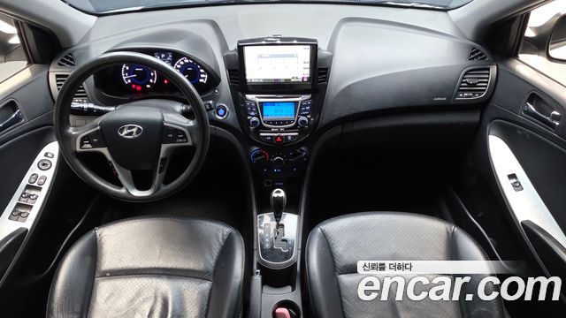 Hyundai Accent — interior