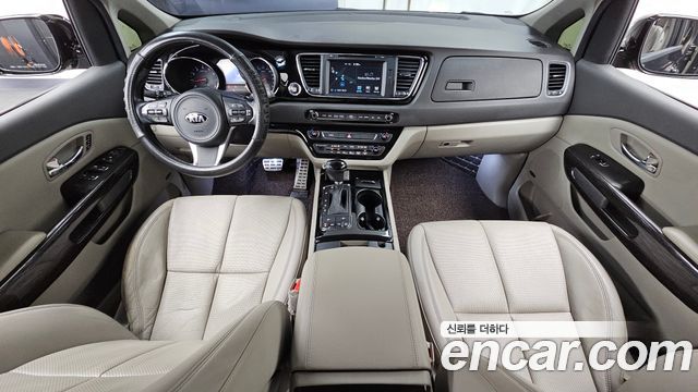 Kia Carnival — interior