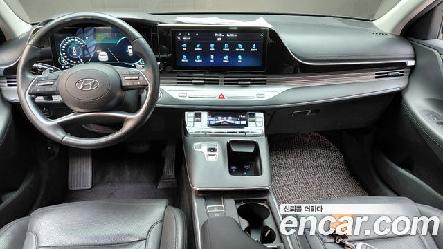 Hyundai Grandeur — interior