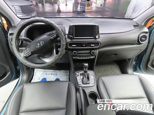 Hyundai Kona — interior