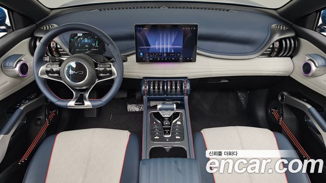 BYD Atto 3 — interior