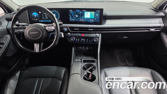 Hyundai Sonata — interior