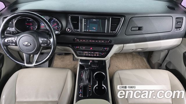 Kia Carnival — interior