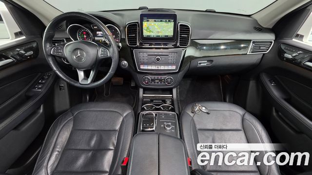 Mercedes-Benz GLE-Class — interior