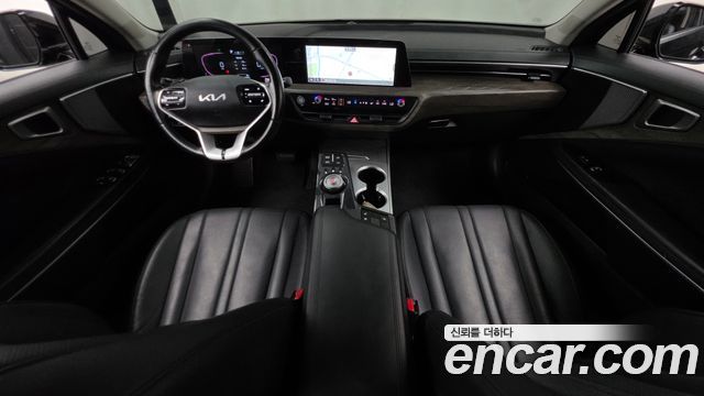 Kia K8 — interior