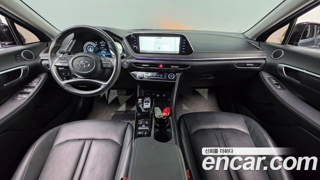 Hyundai Sonata — interior