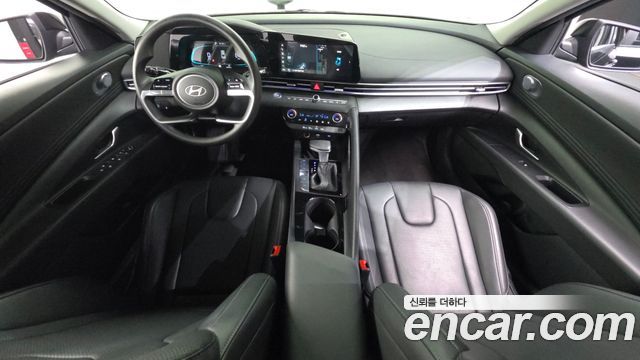 Hyundai Avante — interior