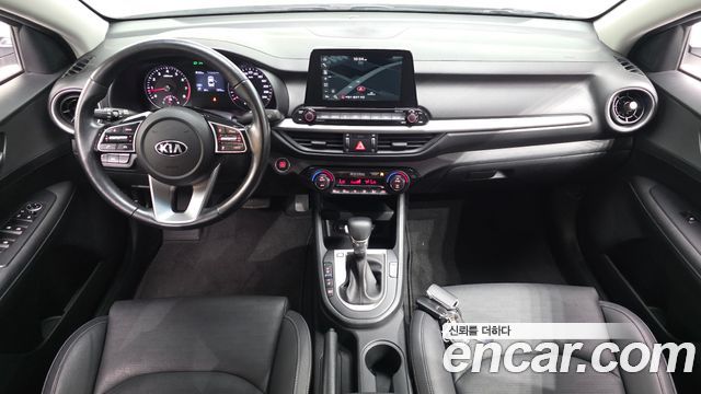 Kia K3 — interior