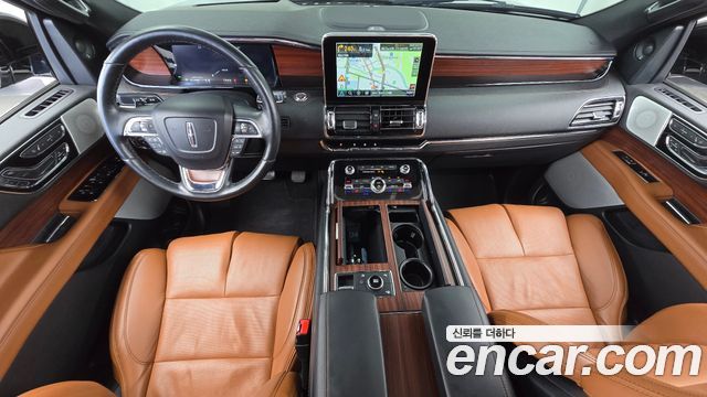 Lincoln Navigator — interior