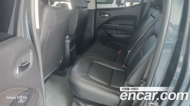 Chevrolet Korea Colorado — interior