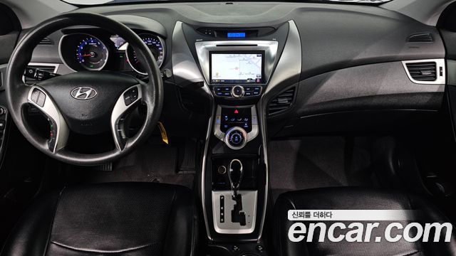 Hyundai Avante — interior