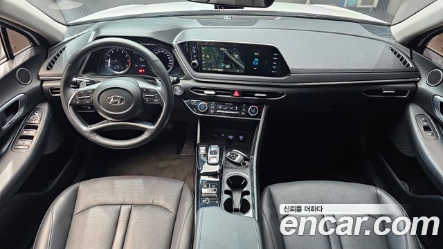 Hyundai Sonata — interior