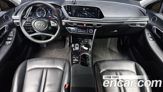 Hyundai Sonata — interior