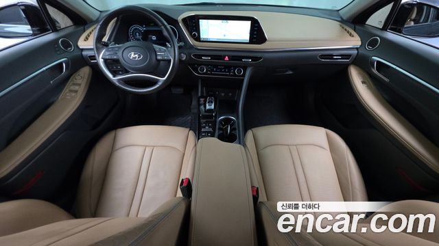 Hyundai Sonata — interior