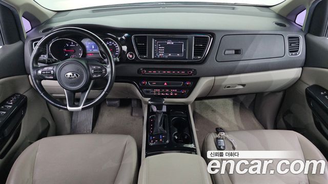 Kia Carnival — interior