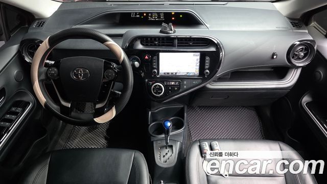 Toyota Prius — interior