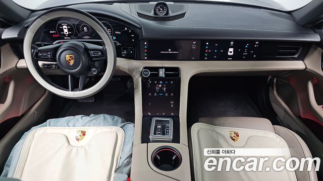 Porsche Taycan — interior