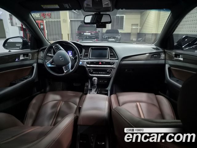 Hyundai Sonata — interior