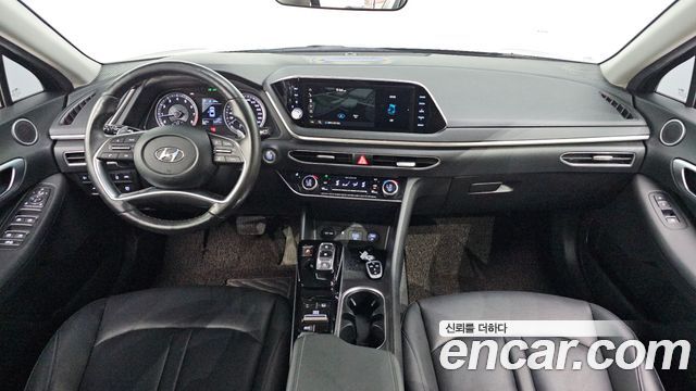 Hyundai Sonata — interior