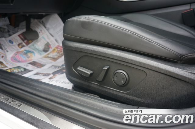 Hyundai Sonata — interior