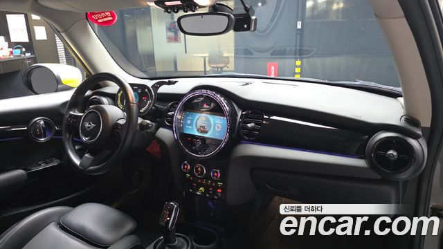 MINI Cooper — interior