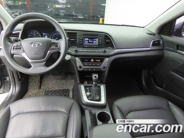 Hyundai Avante — interior